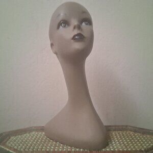 MANNEQUIN HEAD